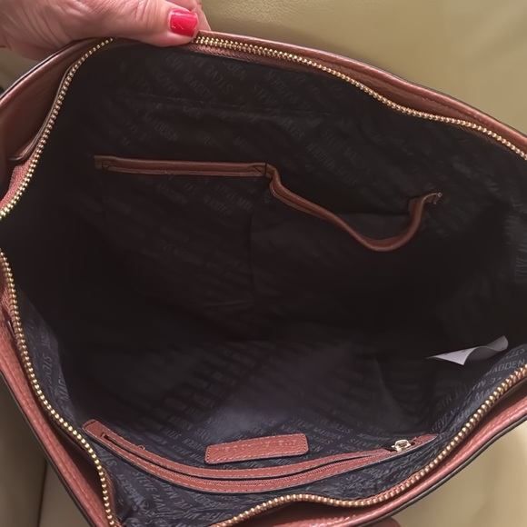 Steve Madden messenger bag in brown, never used. - Picture 3 of 4